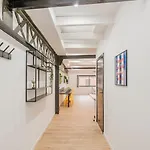 Unique 2-bedroom Loft In The Heart Of شقة
