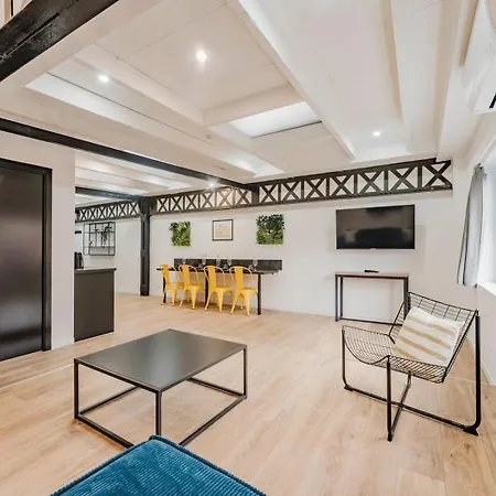 Unique 2-bedroom Loft In The Heart Of Apartman *